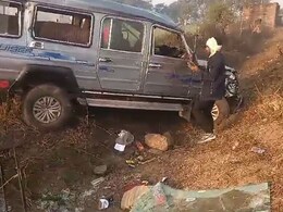 Mahakumbh Road Accident: महाकुंभ से लौट रहे श्रद्धालुओं की गाड़ी पलटी, एक महिला की मौके पर ही मौत Mahakumbh Road Accident: महाकुंभ से लौट रहे श्रद्धालुओं की गाड़ी पलटी, एक महिला की मौके पर ही मौत