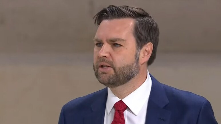 सस्ता, सरकारी... अमेरिकी उपराष्ट्रपति वेन्स ने पेरिस में चीनी AI पर मारा ताना