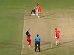 VIDEO: रेणुका ठाकुर की ना भूल पाने वाली गेंद पर चारो खाने चित हो गईं लौरा वोलवार्ड