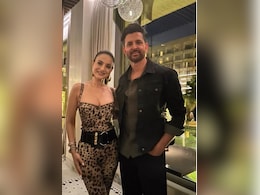 Hrithik Roshan And Ameesha Patel Meet At <i>The Roshans'</i> Success Bash. Fans Demand <i>Kaho Naa Pyaar Hai 2</i> Hrithik Roshan And Ameesha Patel Meet At <i>The Roshans'</i> Success Bash. Fans Demand <i>Kaho Naa Pyaar Hai 2</i>