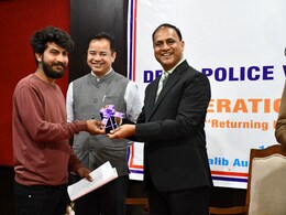 दिल्ली पुलिस का 'ऑपरेशन ट्रैक बैक', चोरी हुए 305 मोबाइल जब्त किए, 216 लोगों को वापस लौटाए दिल्ली पुलिस का 'ऑपरेशन ट्रैक बैक', चोरी हुए 305 मोबाइल जब्त किए, 216 लोगों को वापस लौटाए