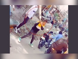 स्कूल बस ड्राइवर की बल्ले से पिटाई, वीडियो हुआ वायरल, जानें क्या है मामला स्कूल बस ड्राइवर की बल्ले से पिटाई, वीडियो हुआ वायरल, जानें क्या है मामला