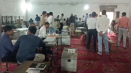 CG Nikay Chunav 2025: स्ट्रांग रूम में कड़ी सुरक्षा के बीच रखी गईं EVM, मतगणना के लिए तैयारियां शुरू