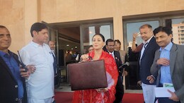 Rajasthan Budget 2025: इस बार चुंदड़ी साड़ी पहनी दिया कुमारी ने, पिछली बार लहरिया में पेश किया था बजट