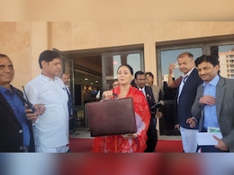 Rajasthan Budget 2025: इस बार चुंदड़ी साड़ी पहनी दिया कुमारी ने, पिछली बार लहरिया में पेश किया था बजट Rajasthan Budget 2025: इस बार चुंदड़ी साड़ी पहनी दिया कुमारी ने, पिछली बार लहरिया में पेश किया था बजट