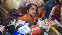 Bageshwar Baba: 'भविष्यवक्ता' बागेश्वर बाबा मुश्किल में फंसे तो मारी पलटी, बोले- 'मोक्ष वाले बयान' को गलत पेश किया गया