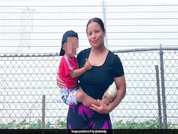 US Woman Stabbed By Ex-Boyfriend More Than 30 Times In Front Of 2-Year-Old Son US Woman Stabbed By Ex-Boyfriend More Than 30 Times In Front Of 2-Year-Old Son