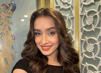 Shraddha Kapoor's Desi Topping For Papaya Is Simple, Fun And Delicious! Shraddha Kapoor's Desi Topping For Papaya Is Simple, Fun And Delicious!