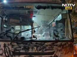 ST Bus Attack: कन्नडिगांची मस्ती! महाराष्ट्राच्या बसवर हल्ला; कन्नड येते का? म्हणत चालकाला काळं फासलं