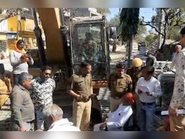 Rajasthan:  बुलडोजर के आगे लेट गए ग्रामीण, रोड का नक्शा बदलने पर जताई आपत्ति  Rajasthan:  बुलडोजर के आगे लेट गए ग्रामीण, रोड का नक्शा बदलने पर जताई आपत्ति