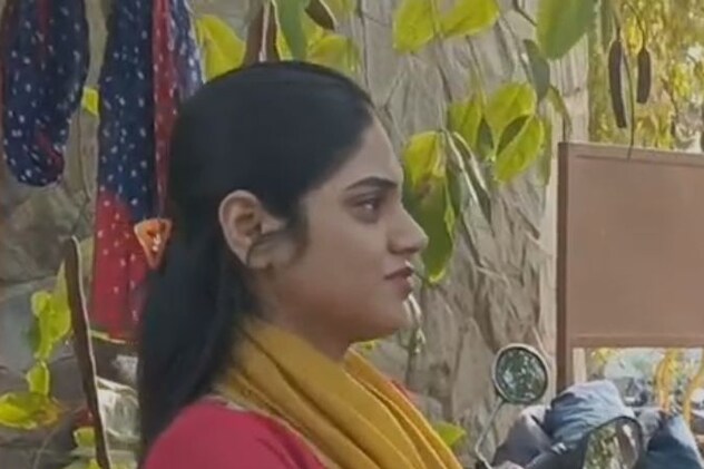 बहने लगे आंसू बहने लगे आंसू