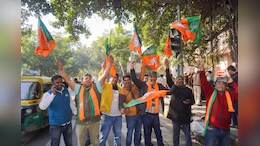 Delhi Election Results :&nbsp; दिल्ली के चुनावी रुझानों में BJP का पलड़ा भारी, इन-इन सीटों पर बंपर बढ़त, AAP को लगा झटका