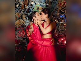 Newlyweds Prateik Babbar And Priya Banerjee's Mehendi Album Sealed With A Kiss. See Pics Newlyweds Prateik Babbar And Priya Banerjee's Mehendi Album Sealed With A Kiss. See Pics