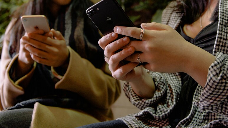 आपके Smartphone की बैटरी को खराब करती हैं ये चीजें, रहें इनसे बचकर, सालों-साल चलेगा फोन आपके Smartphone की बैटरी को खराब करती हैं ये चीजें, रहें इनसे बचकर, सालों-साल चलेगा फोन