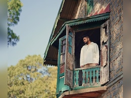 सनम तेरी कसम की सुपरहिट गिटार थीम के पीछे है किसका हाथ? वो शख्स जिसने अपने संगीत से बनाया करोड़ों को दीवाना सनम तेरी कसम की सुपरहिट गिटार थीम के पीछे है किसका हाथ? वो शख्स जिसने अपने संगीत से बनाया करोड़ों को दीवाना