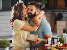 Valentine's Day Gifts: वैलेंटाइंस डे पर बॉयफ्रेंड या पति को दिए जा सकते हैं ये 7 गिफ्ट्स, थैंक्यू कहते नहीं थकेंगे वह  Valentine's Day Gifts: वैलेंटाइंस डे पर बॉयफ्रेंड या पति को दिए जा सकते हैं ये 7 गिफ्ट्स, थैंक्यू कहते नहीं थकेंगे वह