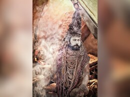 महाकुंभ में नजर आने वाले नागा साधु क्यों पहनते हैं गले में रुद्राक्ष की मालाएं और शरीर पर लगाते हैं भभूत, जानिए यहां... महाकुंभ में नजर आने वाले नागा साधु क्यों पहनते हैं गले में रुद्राक्ष की मालाएं और शरीर पर लगाते हैं भभूत, जानिए यहां...