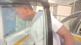 Video: साइबर सेल के सामने बयान दर्ज करवाने पहुंते रणवीर इलाहाबादिया, मीडिया से ऐसे बच निकलें