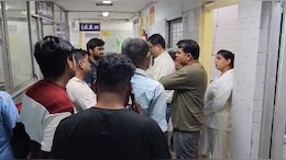 महाकुंभ से आ रही&nbsp;श्रद्धालुओं से भरी कार हुई अनियंत्रित, ट्रक से टक्कर के बाद तीन की मौत, दो गंभीर घायल