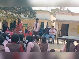 प्रिंसिपल और टीचर्स के बीच छात्र ने दी ऐसी शायराना स्पीच, वीडियो देख लोग बोले- वाह बेटे मौज कर दी प्रिंसिपल और टीचर्स के बीच छात्र ने दी ऐसी शायराना स्पीच, वीडियो देख लोग बोले- वाह बेटे मौज कर दी