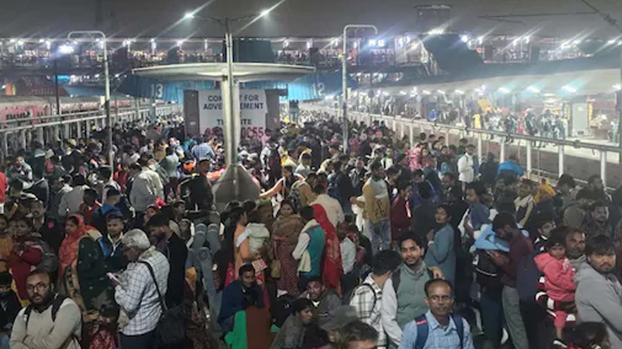 Delhi Railway Station Stampede: 18 Dead, Over Dozen Injured In Maha Kumbh Rush