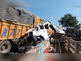 Accident in Jabalpur: प्रयागराज से लौट रही मिनी बस ट्रक से टकराई, सात लोगों की मौत की सूचना Accident in Jabalpur: प्रयागराज से लौट रही मिनी बस ट्रक से टकराई, सात लोगों की मौत की सूचना