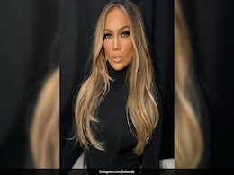 Breaking Down Jennifer Lopez's "Grammys Glow": Signature Bronzed Makeup And Smokey Eyes Breaking Down Jennifer Lopez's "Grammys Glow": Signature Bronzed Makeup And Smokey Eyes