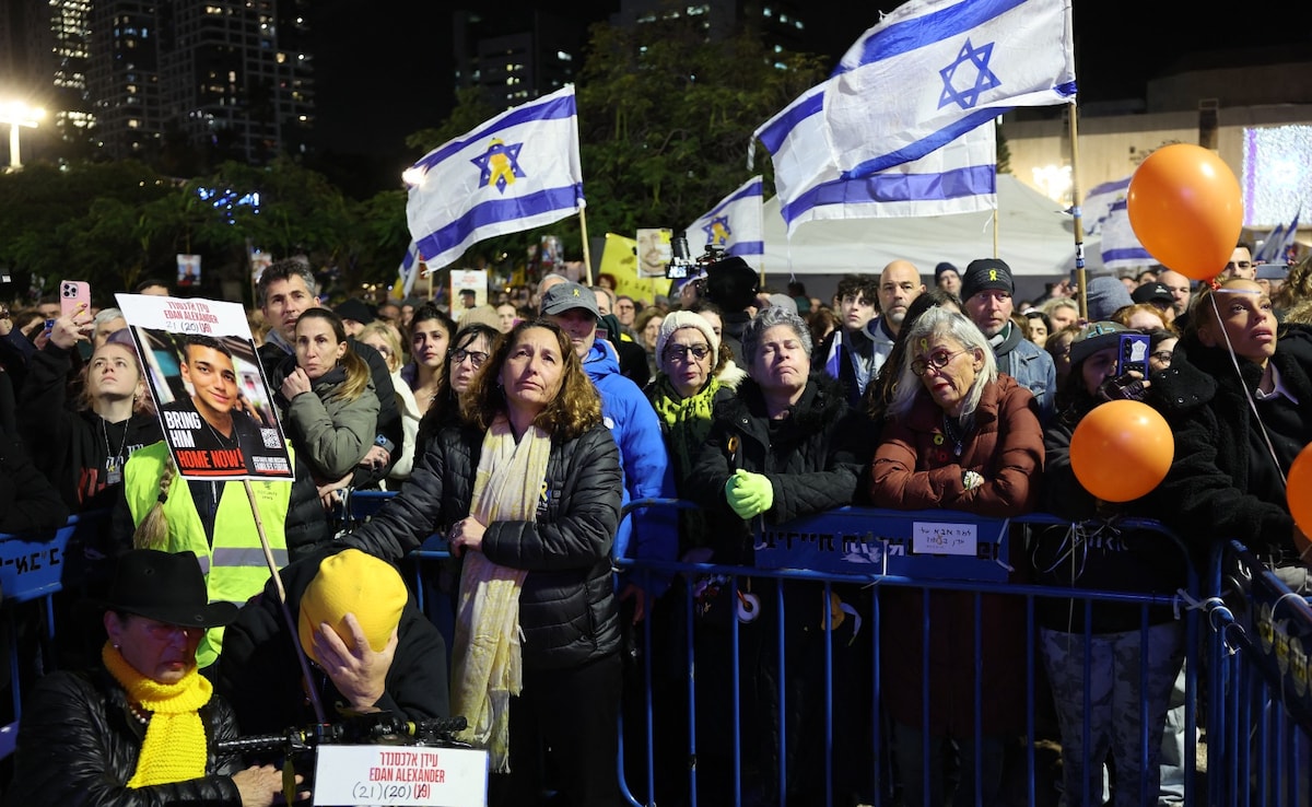 (Mourning in Israel on the death of hostages in Hamas's captivity)