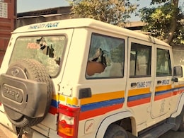 Bhiwandi Crime : भिवंडीत स्थानिकांची अरेरावी! आरोपी पकडण्यासाठी गेलेल्या पोलिसांवर हल्ला; गाडी फोडली, एक जखमी   Bhiwandi Crime : भिवंडीत स्थानिकांची अरेरावी! आरोपी पकडण्यासाठी गेलेल्या पोलिसांवर हल्ला; गाडी फोडली, एक जखमी