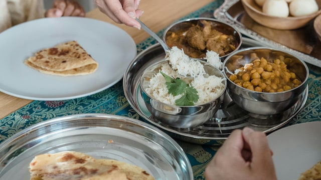 Regularly eating late may increase the risk of developing health conditions