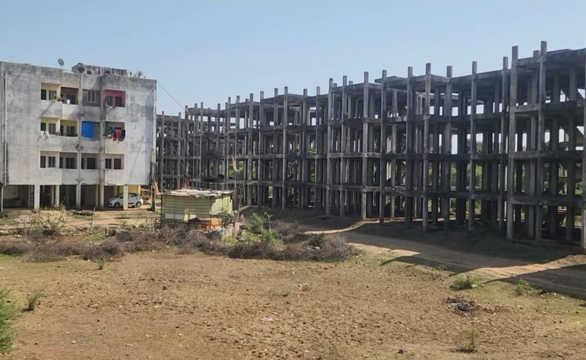 PM Awas Yojana: पंचवर्षीय छोड़िए साहब! 8 साल में भी पूरा नहीं हो पाया PM आवास, 72 करोड़ के प्रोजेक्ट का हाल