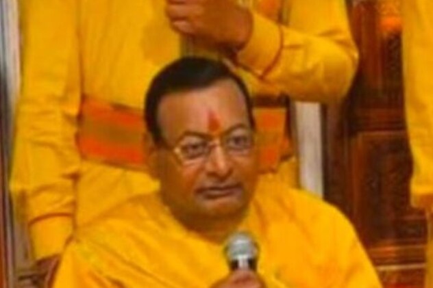 मेहंदीपुर बालाजी धाम के महंत डॉ. नरेशपुरी महाराज मेहंदीपुर बालाजी धाम के महंत डॉ. नरेशपुरी महाराज