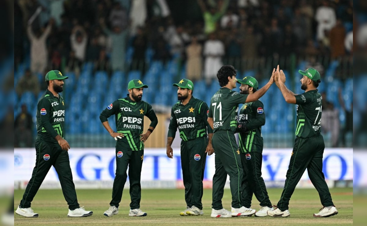 Pakistan vs New Zealand LIVE Scorecard | Champions Trophy 2025 LIVE: 2 Balls Into Opener, Pakistan Star Incurs Big Injury | Cricket News