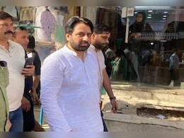 दिल्ली:  करीब 3 घंटे की पूछताछ के बाद जामिया थाने से निकले आप विधायक अमानतुल्लाह खान दिल्ली:  करीब 3 घंटे की पूछताछ के बाद जामिया थाने से निकले आप विधायक अमानतुल्लाह खान