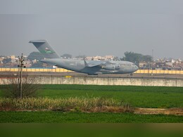 अवैध प्रवासियों को लेकर अमृतसर पहुंचा तीसरा अमेरिकी विमान, 112 भारतीय मौजूद अवैध प्रवासियों को लेकर अमृतसर पहुंचा तीसरा अमेरिकी विमान, 112 भारतीय मौजूद