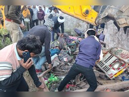 Dausa Accident: पत्थरों से भरा ट्रक बेकाबू होकर गहरी खाई में गिरा, ड्राइवर की मौत; एक अन्य ने कूदकर बचाई जान