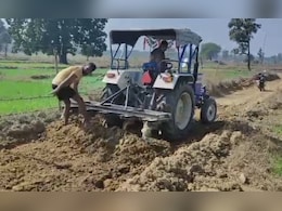 गुहार लगाते-लगाते थक गए थे गांव वाले... अब खुद बना रहे हैं तीन किलोमीटर लंबी सड़क गुहार लगाते-लगाते थक गए थे गांव वाले... अब खुद बना रहे हैं तीन किलोमीटर लंबी सड़क