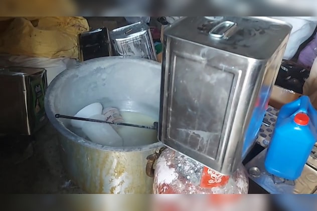 हर तरफ फैली थी गंदगी 