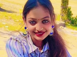 महाकुंभ की मोनालिसा पहली बार फ्लाइट पर चढ़ने से पहले यूं लगी पापा के गले, वीडियो देख कहेंगे- पापा की परी महाकुंभ की मोनालिसा पहली बार फ्लाइट पर चढ़ने से पहले यूं लगी पापा के गले, वीडियो देख कहेंगे- पापा की परी