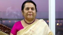 Neelam Gorhe : ठाकरेंच्या शिवसेनेत दोन मर्सिडीज दिल्या की एक पद मिळतं, नीलम गोऱ्हेंच्या वक्तव्याने खळबळ