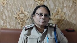 Dhar : शराब की तलाशी के लिए पहुंची महिला अधिकारी तो पति-पत्नी करने लगे धक्का-मुक्की
