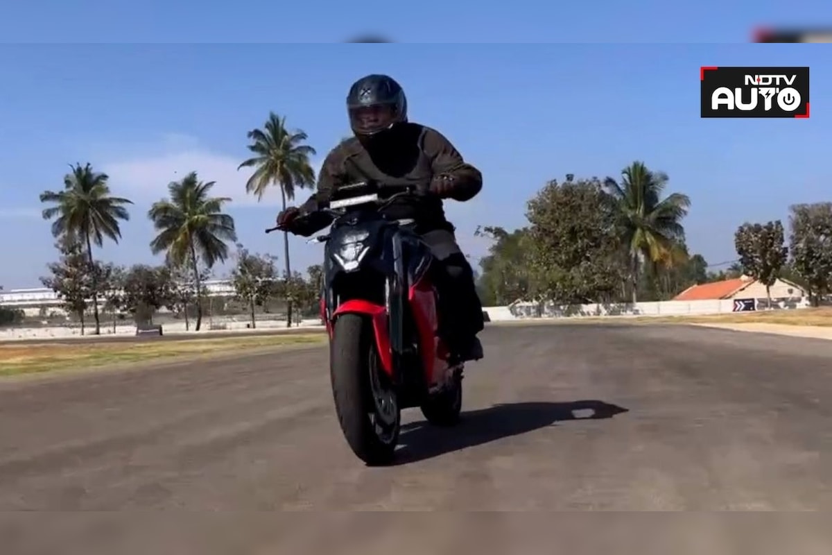 A closer look at Ultraviolette F77 E Bike Review In Hindi