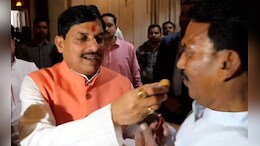 Delhi Election Results: CM मोहन यादव ने लिखा- 'आ-पदा' से मुक्त हुआ दिल्ली, नेताओं को खिलाई मिठाई