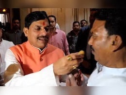 Delhi Election Results: CM मोहन यादव ने लिखा- 'आ-पदा' से मुक्त हुआ दिल्ली, नेताओं को खिलाई मिठाई Delhi Election Results: CM मोहन यादव ने लिखा- 'आ-पदा' से मुक्त हुआ दिल्ली, नेताओं को खिलाई मिठाई