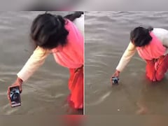 महिला ने मोबाइल को पानी में डुबा-डुबाकर Video Call पर करवाया ऑनलाइन महाकुंभ स्नान, देखकर हंसते-हंसते लोगों का हुआ बुरा हाल