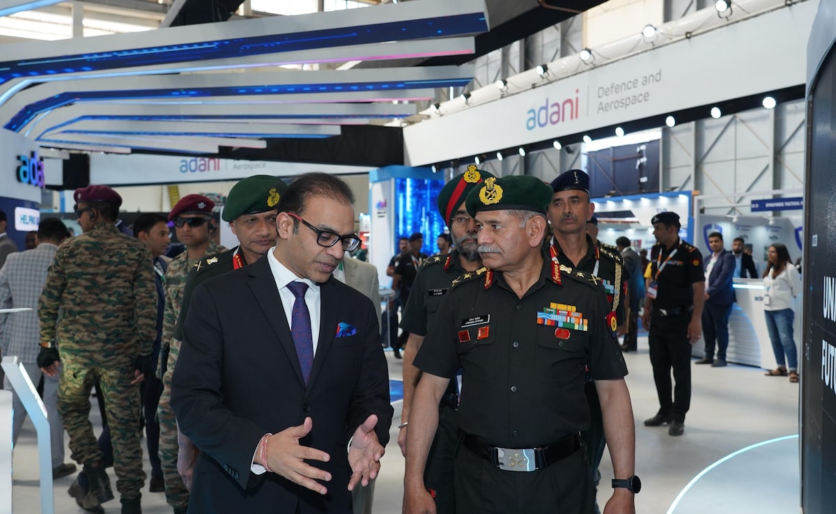 एयरो इंडिया 2025: अदाणी डिफेंस एंड एयरोस्पेस के हथियारों को देखने पहुंचे आर्मी और नेवी चीफ एयरो इंडिया 2025: अदाणी डिफेंस एंड एयरोस्पेस के हथियारों को देखने पहुंचे आर्मी और नेवी चीफ