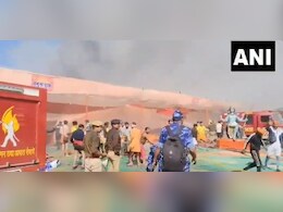प्रयागराज महाकुंभ मेले के सेक्टर 18 में लगी आग,  22 टेंट जलकर राख, जांच जारी प्रयागराज महाकुंभ मेले के सेक्टर 18 में लगी आग,  22 टेंट जलकर राख, जांच जारी