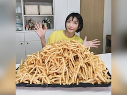 Japanese Mukbang Star Yuka Kinoshita, Who Ate 100 Burgers In One Sitting, Announces Retirement Japanese Mukbang Star Yuka Kinoshita, Who Ate 100 Burgers In One Sitting, Announces Retirement
