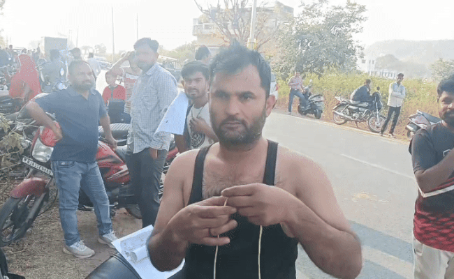REET Exam 2025: रीट परीक्षा के लिए ब्राह्मण अभ्यर्थी का जनेऊ उतरवाया, लोगों में बढ़ी नाराजगी; कार्रवाई की मांग