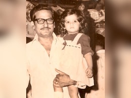 पिता की गोद में दिख रही ये बच्ची है सुपरस्टार, 90's में हुआ करती थी हर फिल्म की जान, आज बेटी का भी है बड़ा नाम...पहचाना क्या?